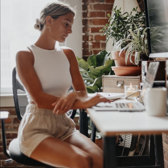 MEET YOUR POSHER - Picture 8 of 16